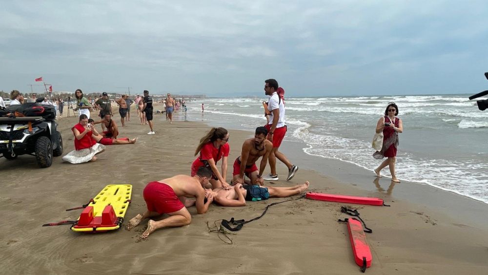 Simulacro salvamento en las playas de Valencia