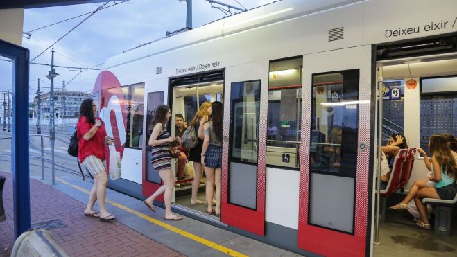 Imagen de un tranvía de Metrovalencia