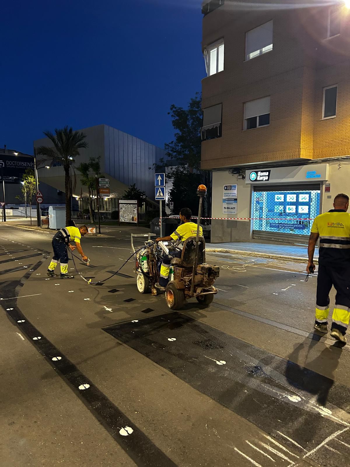 Treballs de pintura viària en l'Avinguda Vicente Morte a Paterna