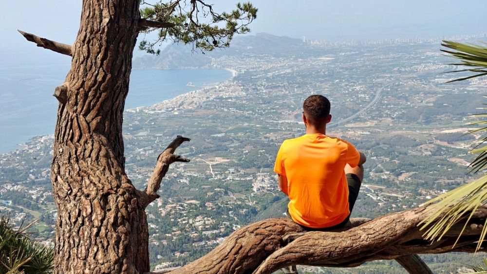 Vistas panorámicas del litoral desde la Sierra de Bèrnia Vistas panorámicas del litoral desde la Sierra de Bèrnia