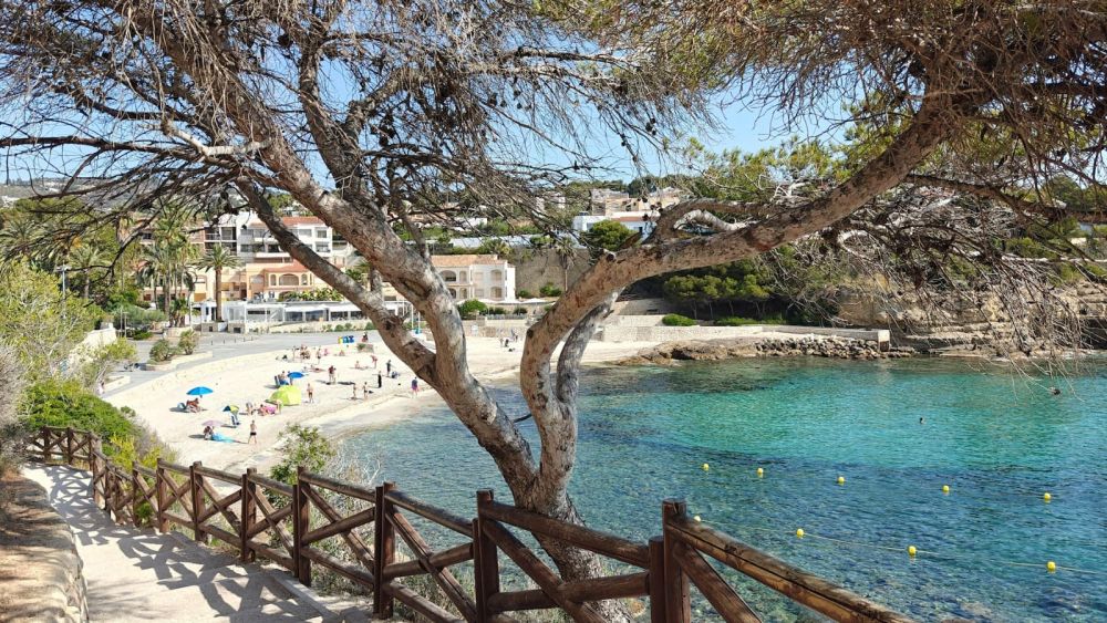 Imagen de la cala Advocat en el litoral de Benissa Imagen de la cala Advocat en el litoral de Benissa