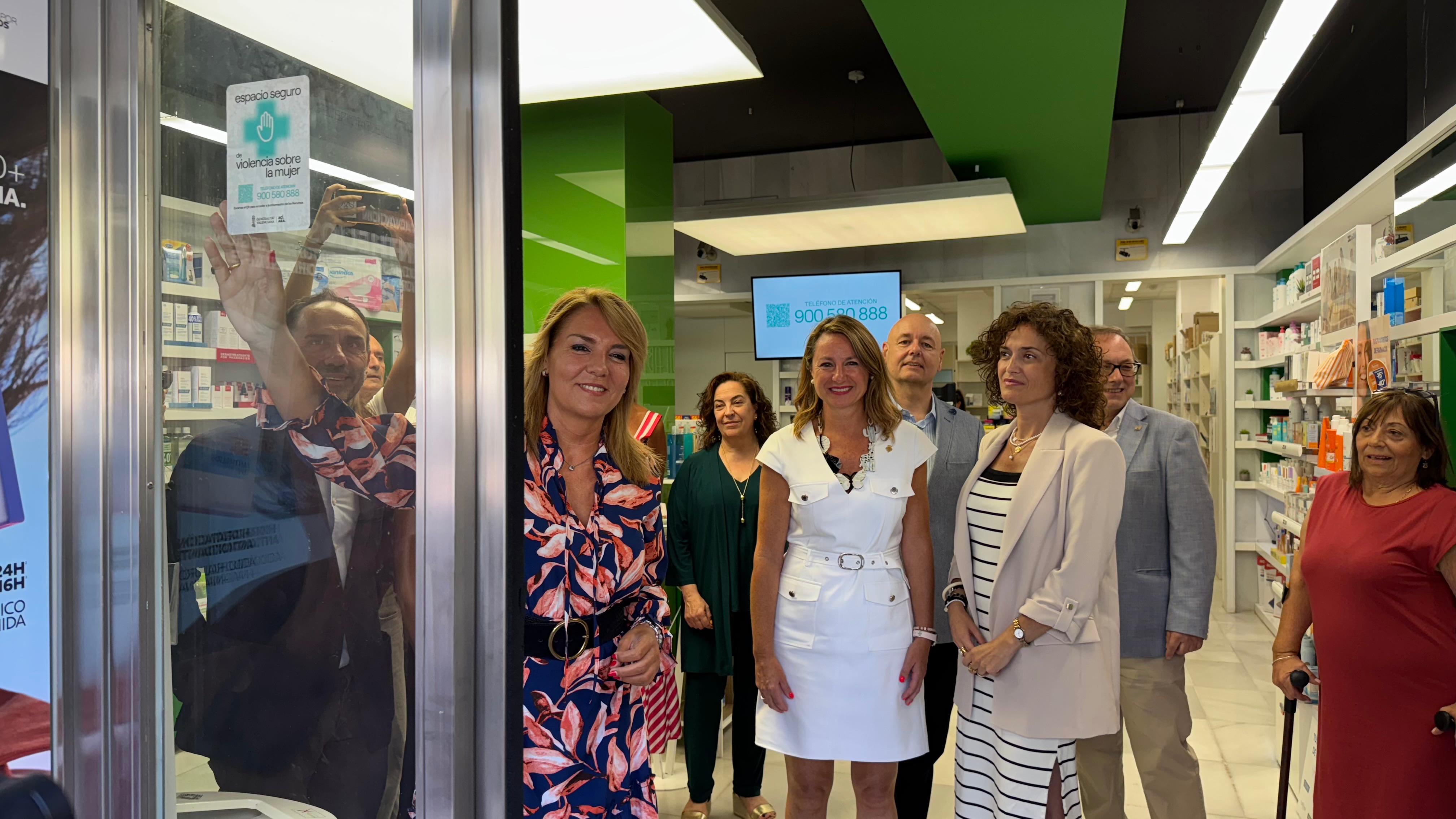 Susana Camarero en una farmàcia 