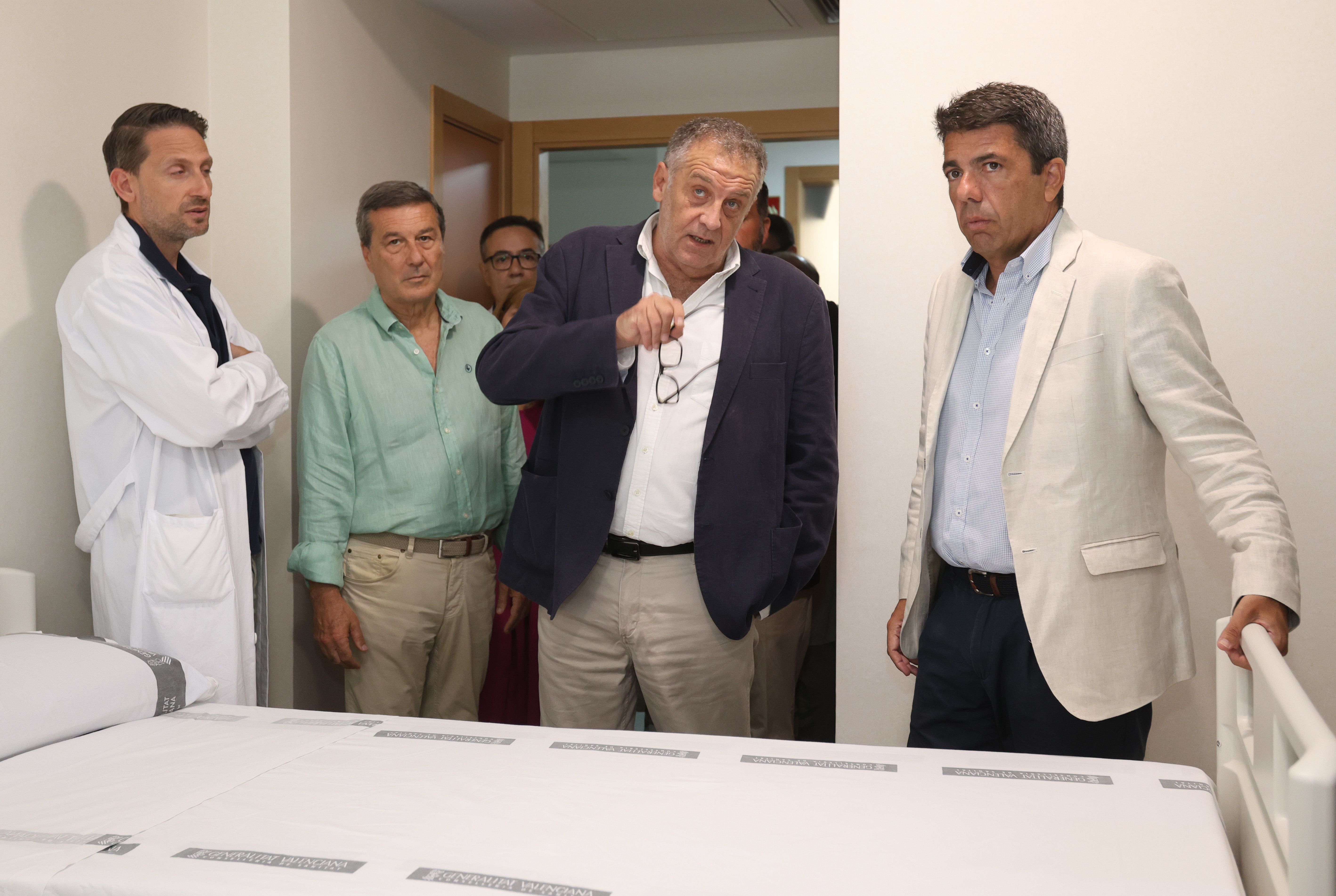 El president Carlos Mazón visita l'Hospital d'Elx