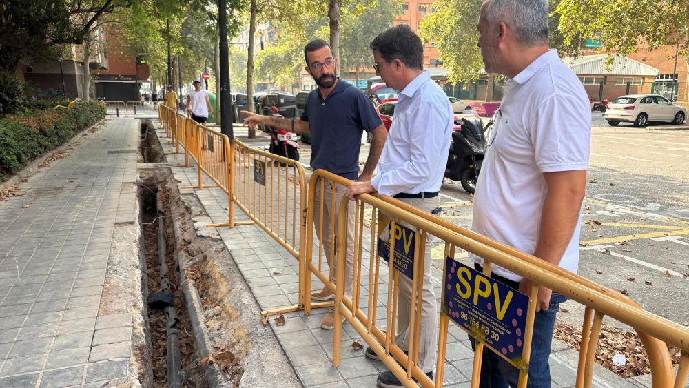 Juan Giner visitando las obras de la calle Bélgica