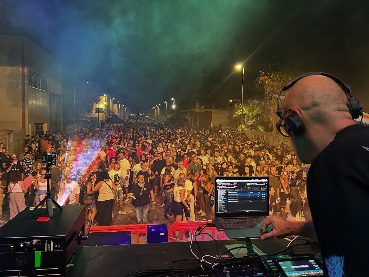 Una discomóvil en las Fiestas de Rafelbunyol