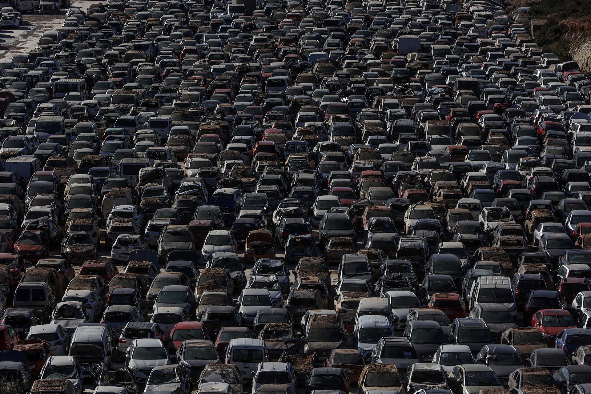 Un desguace con coches afectados por la dana (Rober Solsona-Europa Press)
