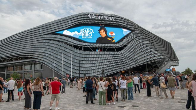 Exterior del Roig Arena durant el concert homenage a Nino Bravo Exterior del Roig Arena durant el concert homenage a Nino Bravo