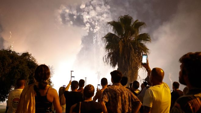 Mascletà nocturna en Mislata Mascletà nocturna en Mislata