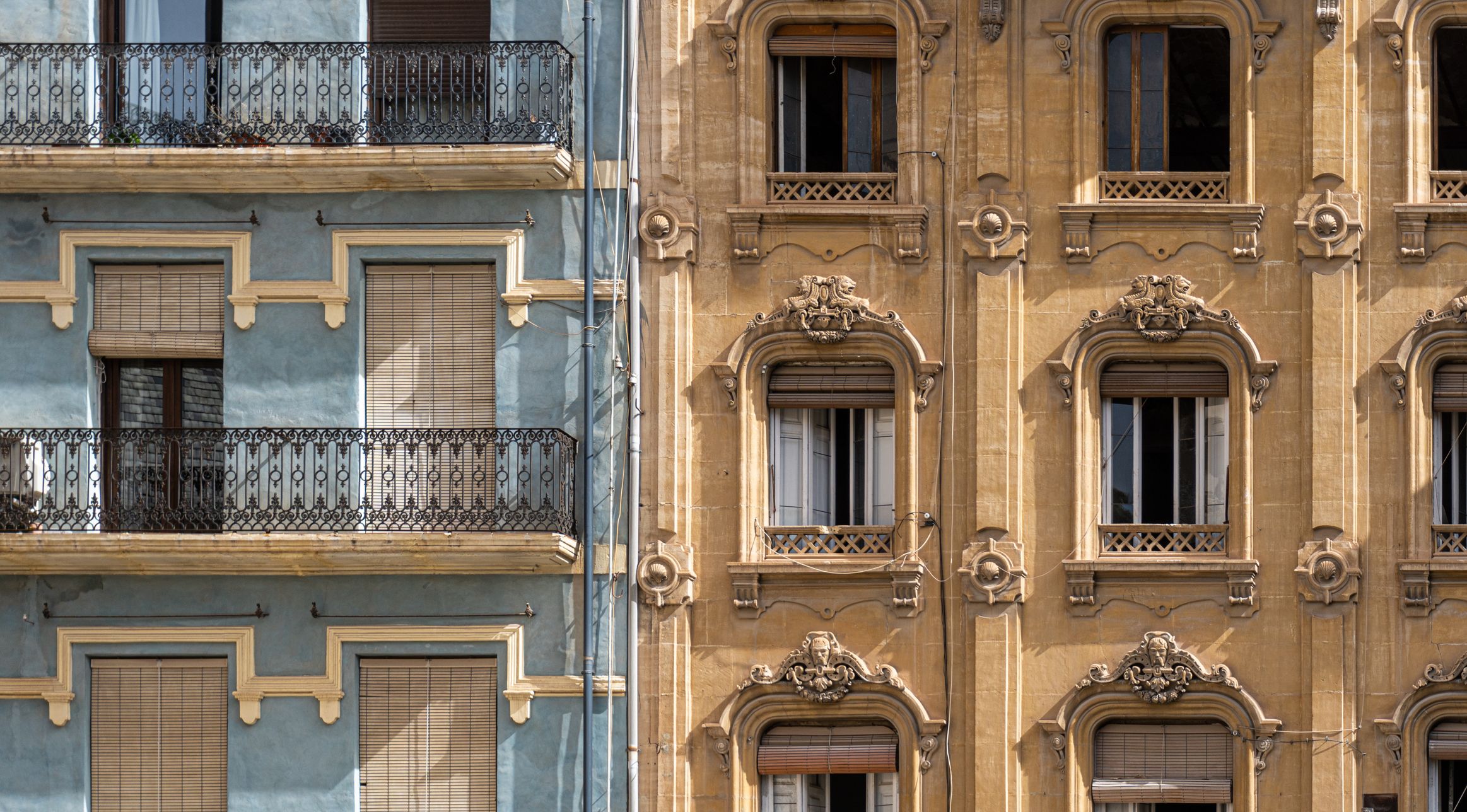 Façana d'un conjunt d'habitatges a la ciutat de València