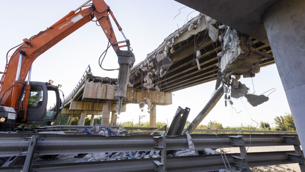 Así ha quedado el Puente de la Sèquia del Rei, destrozado por un camión