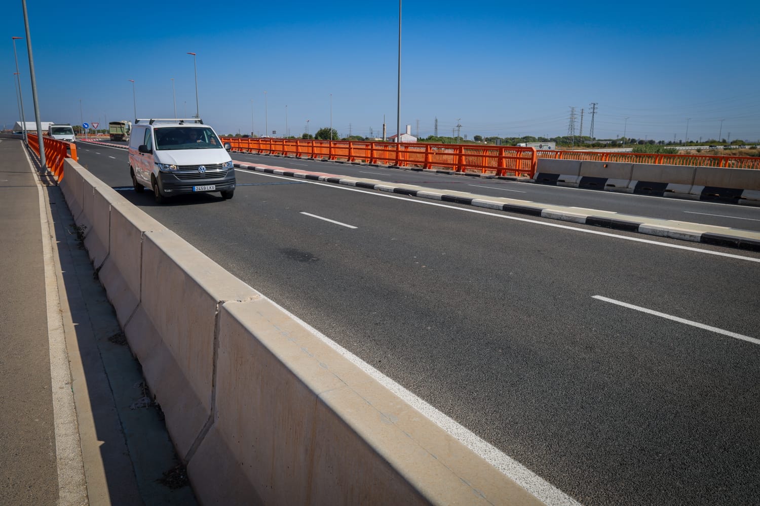 Torrent inaugura la placa del ‘Puente de la Comunidad de Madrid’