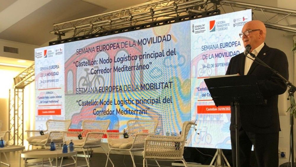 El director general Transports i Logística, Manuel Ríos, durant la inauguració de la taula redona `L'hora del cotxe compartit’