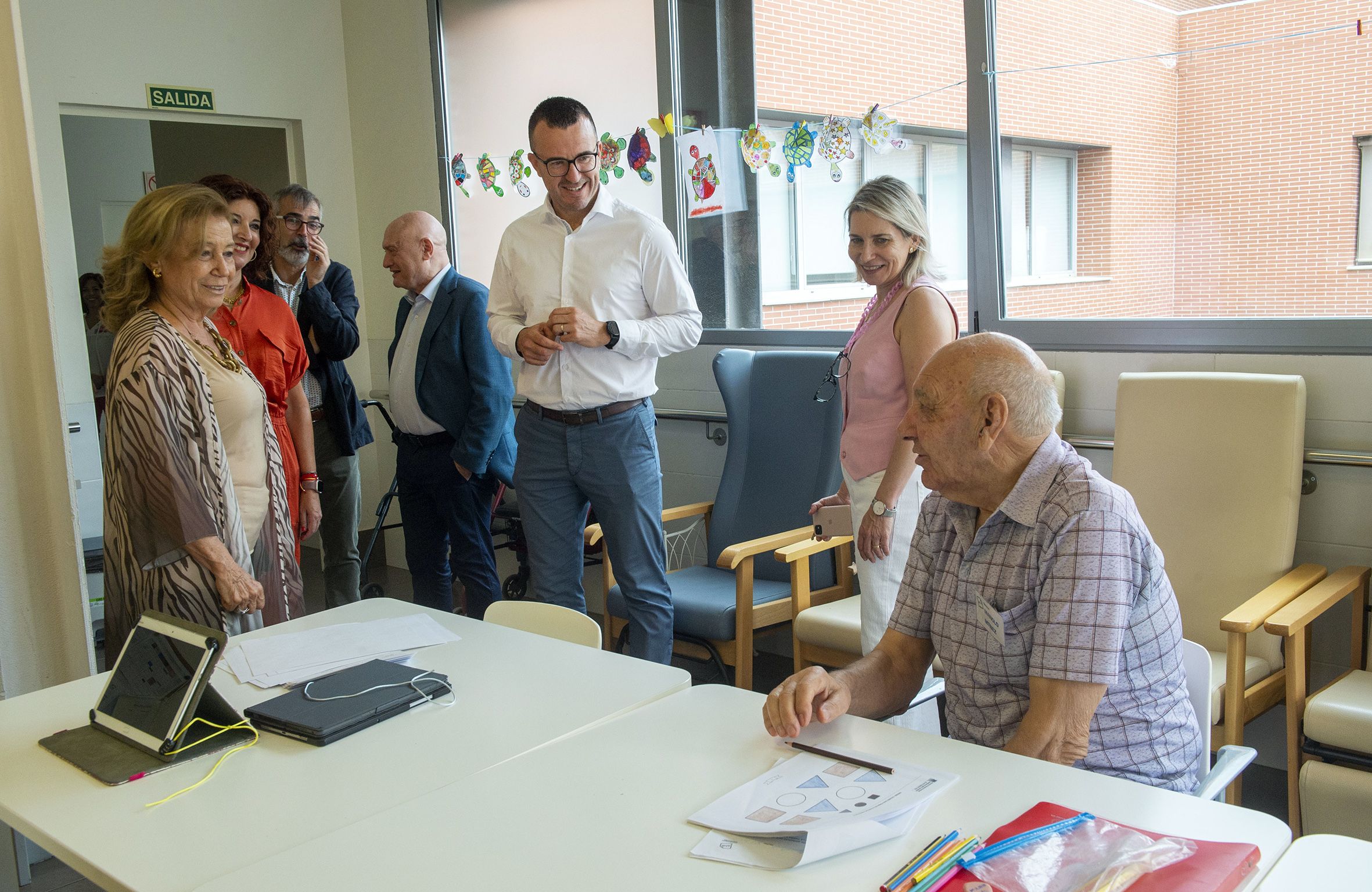 El president de la Diputació, Vicent Mompó, presencia l'activitat en AFAV València