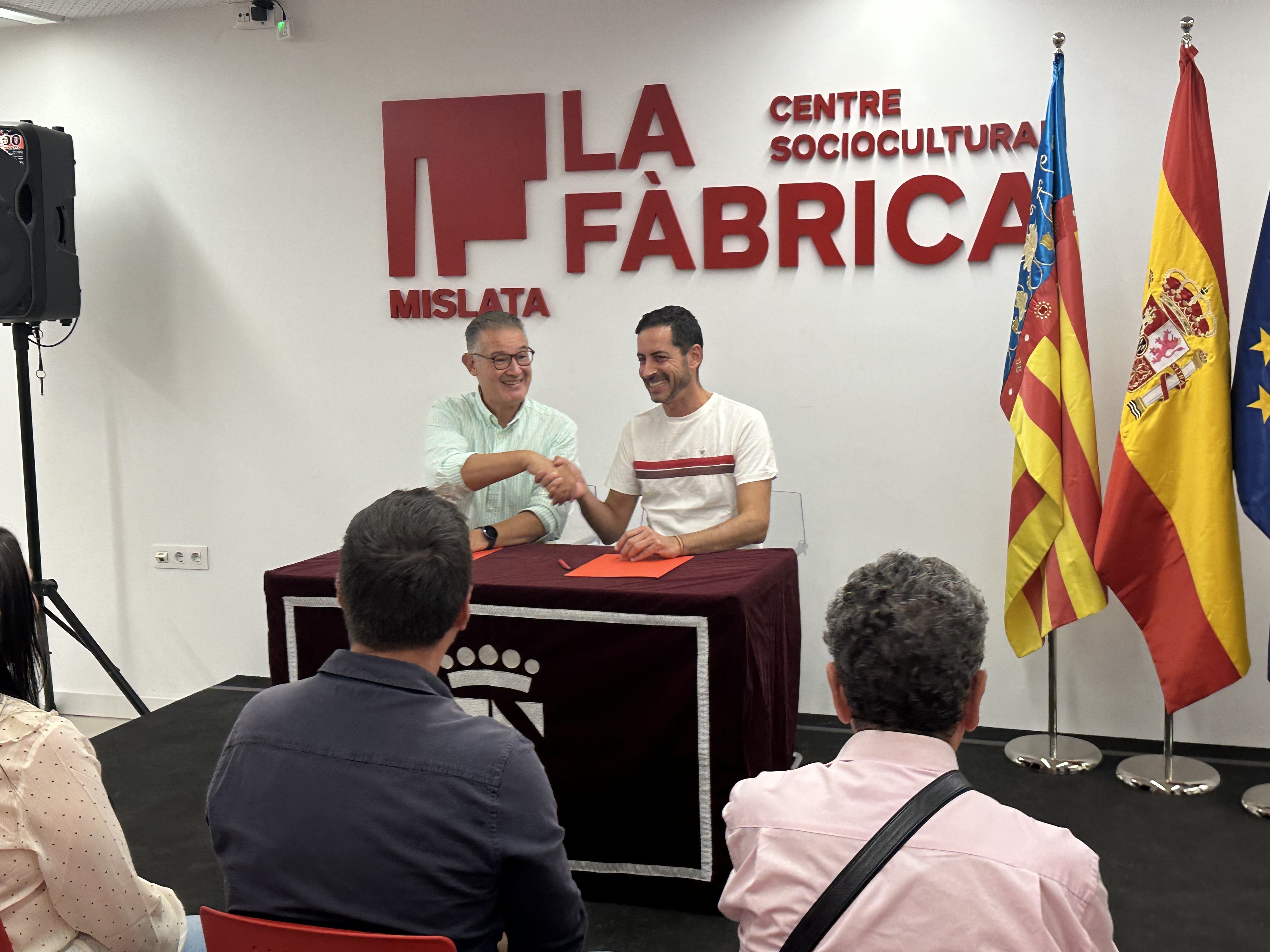 Firma del convenio de colaboración con la Falla Creu i Mislata