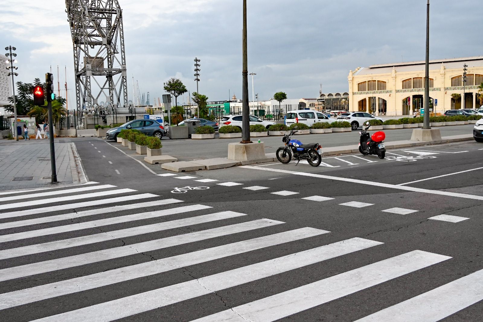  Nous llocs motos junts als passos vianants