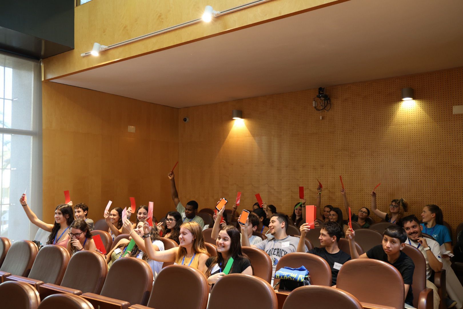 Jóvenes participando en la actividad