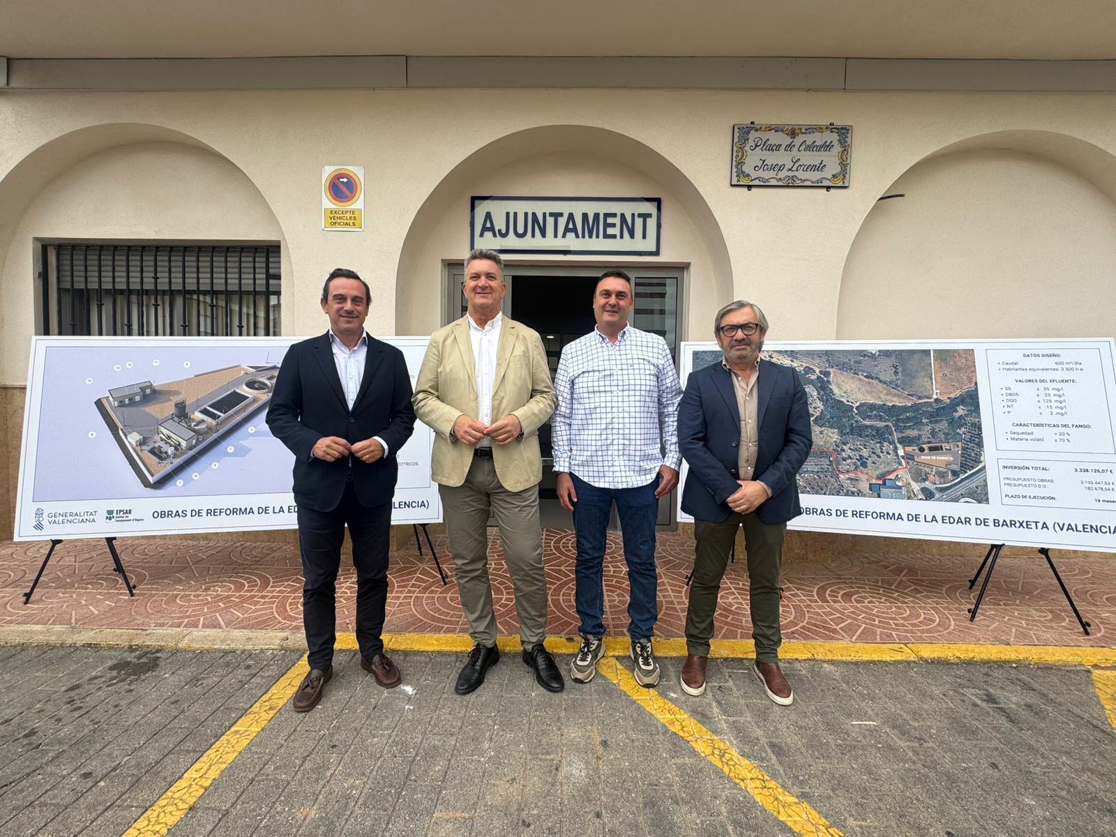 El conseller de Medi Ambient, Infraestructures i Territori, Vicente Martínez Mus, en la visita al municipi
