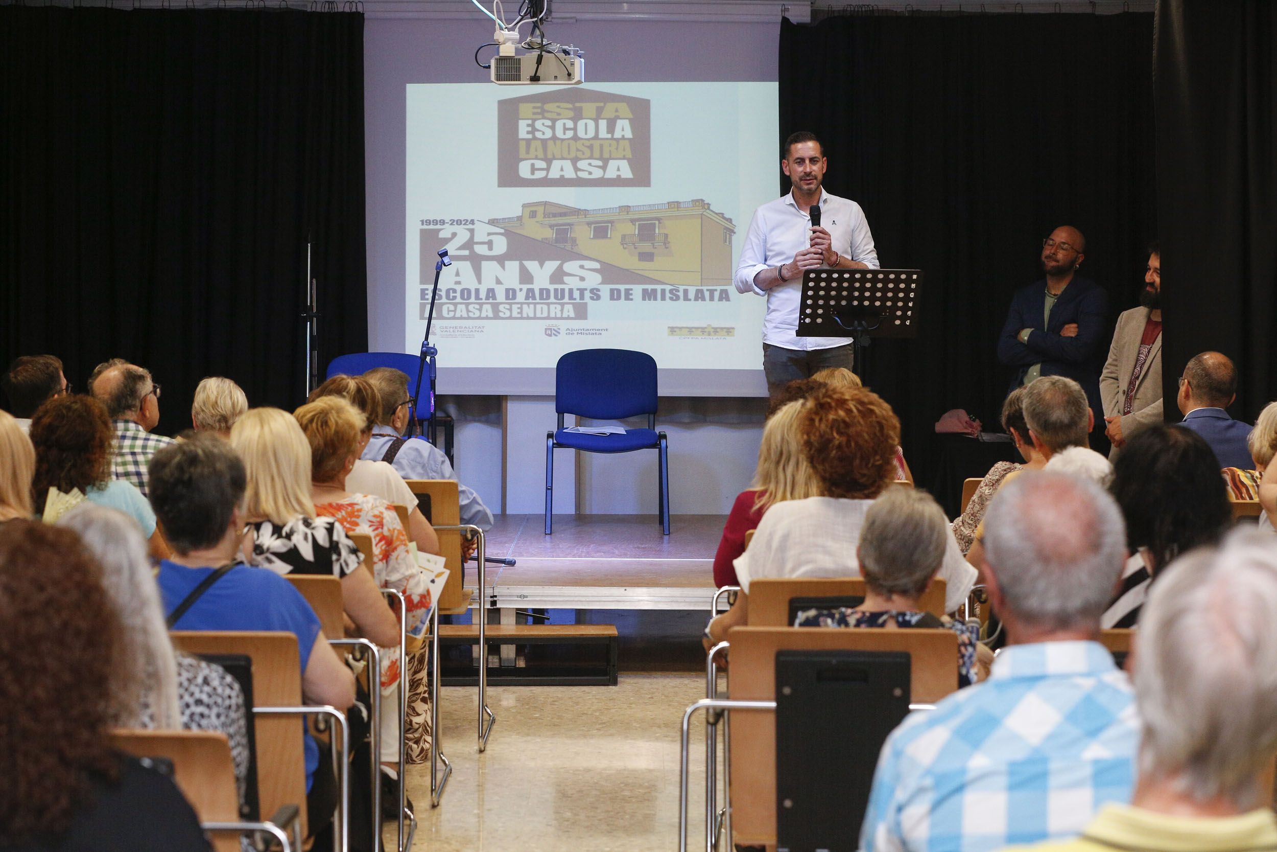 El Ayuntamiento de Mislata denuncia el recorte de plazas de profesorado en la EPA