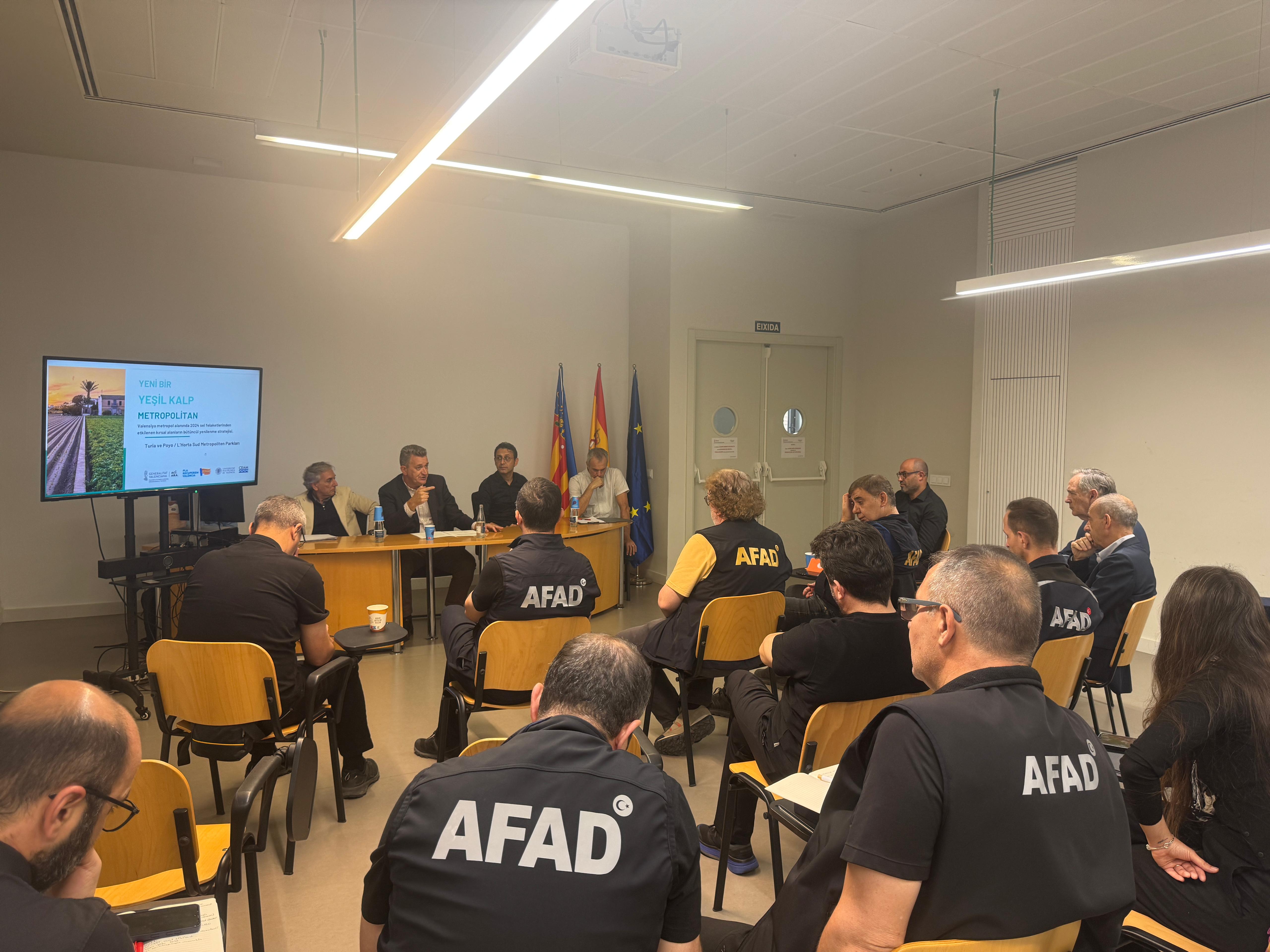 El conseller de Medi Ambient, Infraestructures i Territori, Vicente Martínez Mus, ha exposat davant una delegació de la National Disaster Agency de Turquia