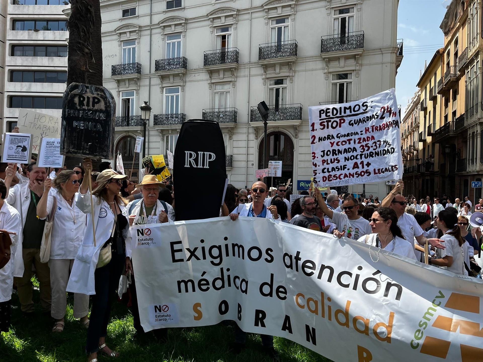 Concentración de médicos en la Comunitat Valenciana por un Estatuto Marco - Europa Press Concentración de médicos en la Comunitat Valenciana por un Estatuto Marco - Europa Press