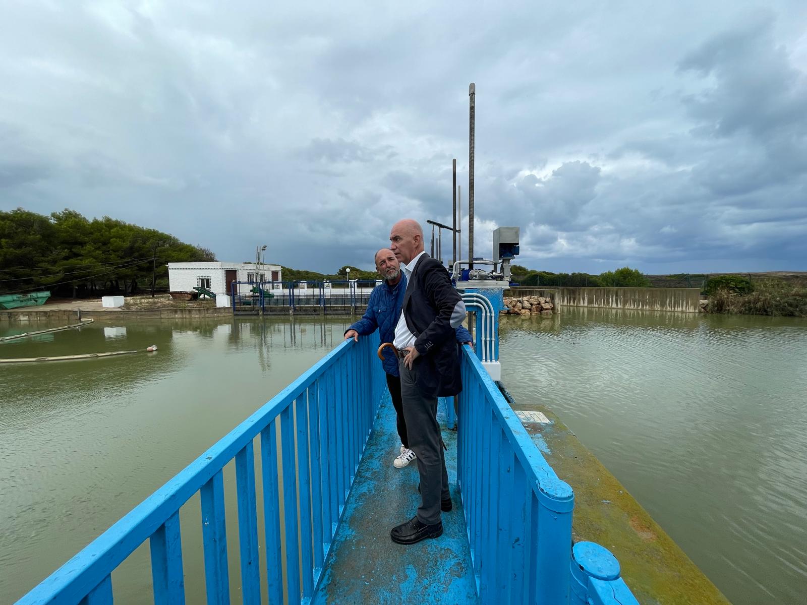 El regidor de Devesa-Albufera, José Gosálbez, visita l'Albufera
