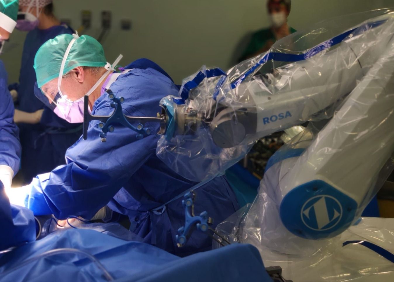 Nueva herramienta para las operaciones de prótesis de cadera en el Clínico de València