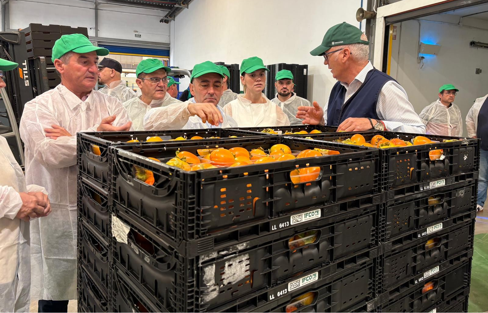 El conseller de Agricultura, Agua, Ganadería y Pesca, Miguel Barrachina visita a la cooperativa COAGRI en Alginet