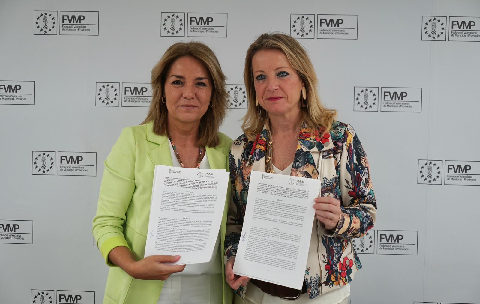 251020 La vicepresidenta primera y consellera de Servicios Sociales, Igualdad y Vivienda, Susana Camarero junt amb la presidenta de la Federació Valenciana de Municipis i Províncies (FVMP), Paqui Bartual