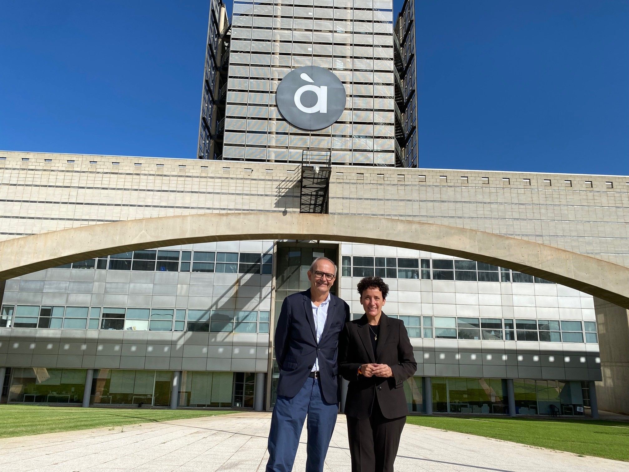 Francisco Aura, director general d'À Punt i Carmina Ballester, alcaldessa d'Onda