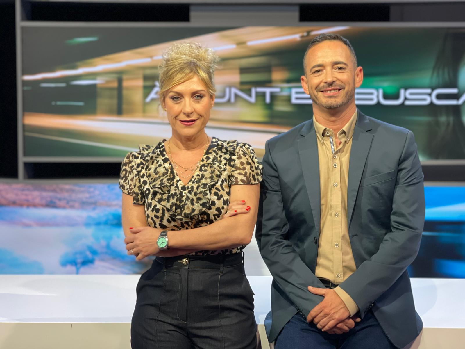 Mireia Llinares i Juan Nieto presentadors de 'À Punt et busca'