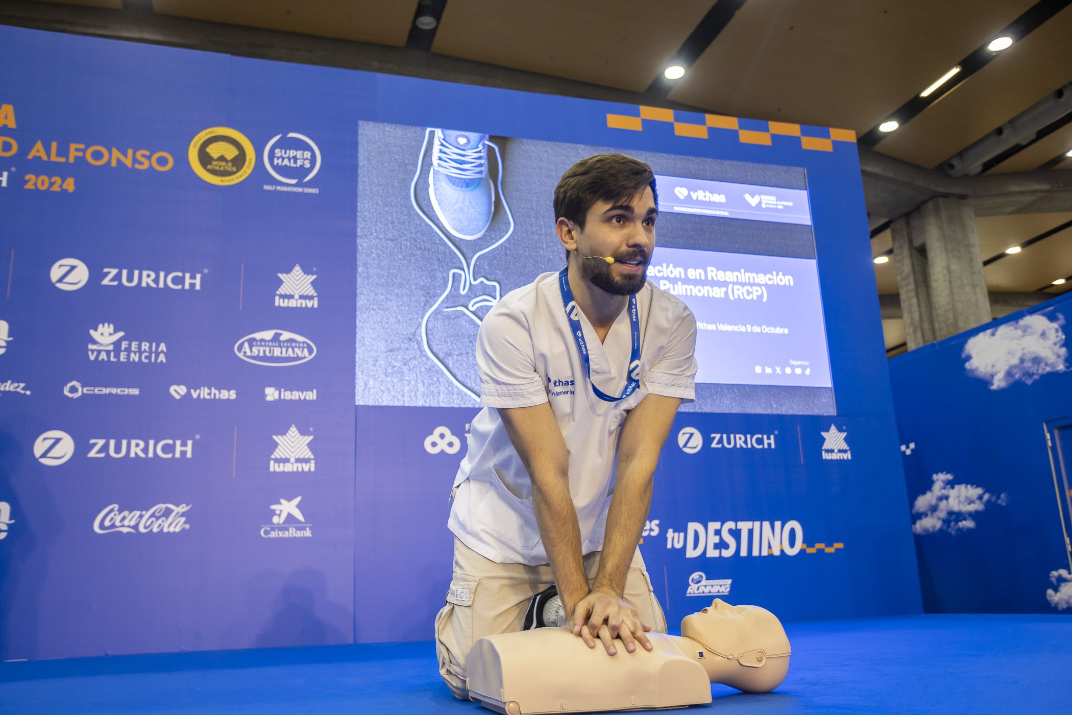 Curs de formació en reanimació cardiopulmonar (RCP) de Vithas en la Mitja Marató de València