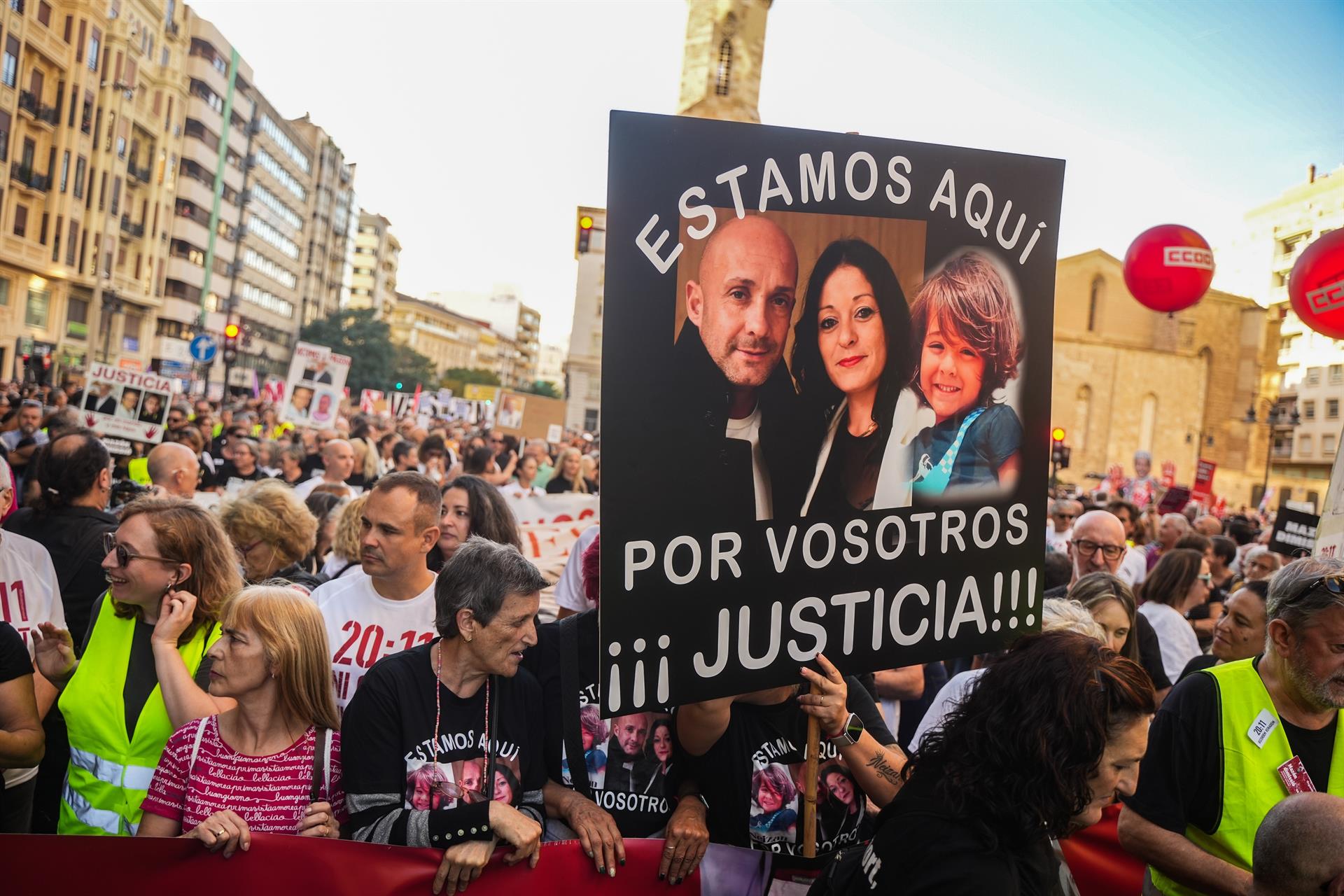 Nova manifestació pel centre de València per a demanar la dimissió de Mazón per la seua gestió en la Dana - JORGE GIL/EUROPA PRESS
