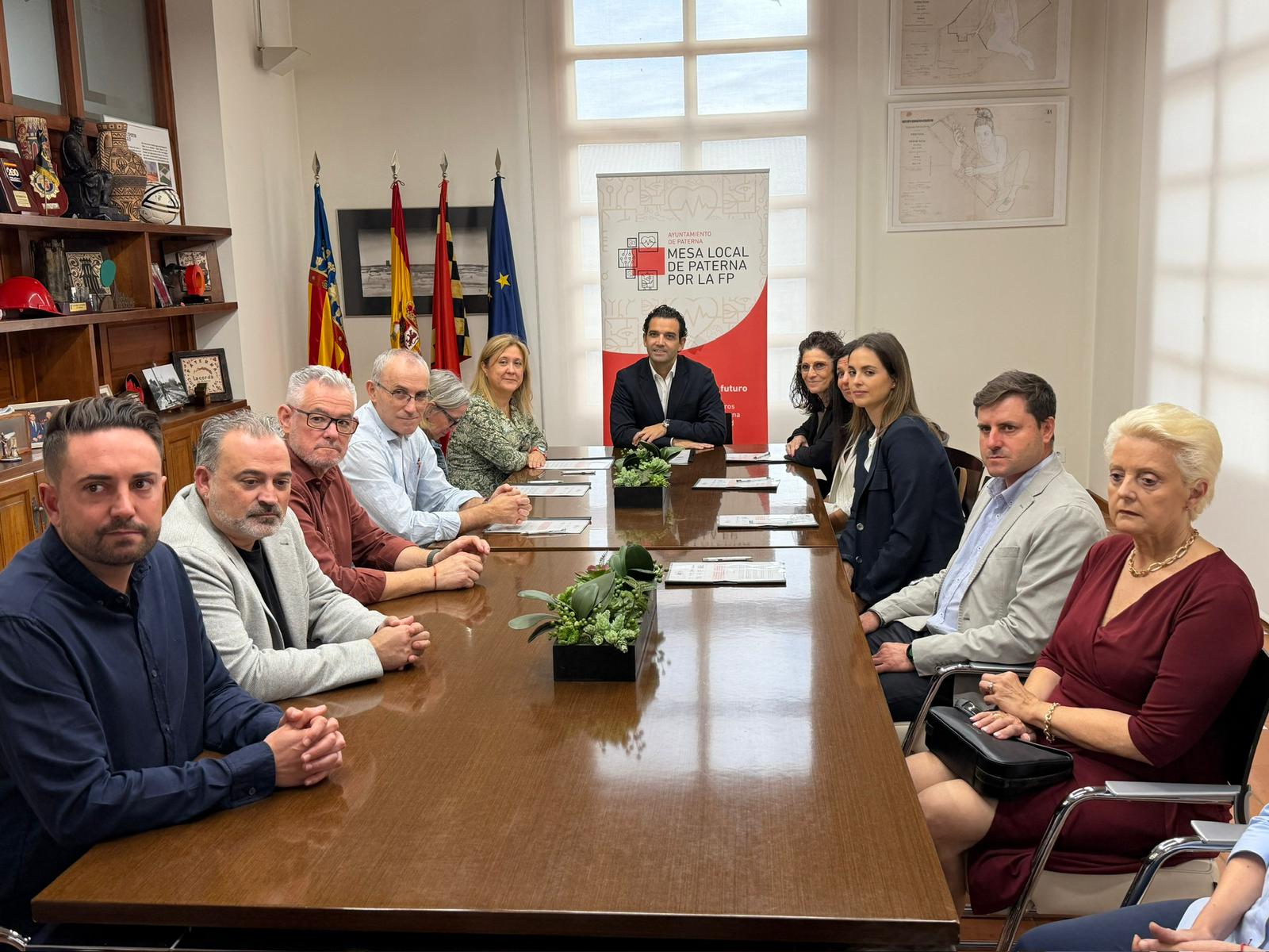 Sagredo durante la firma del Acuerdo entre empresas y los 7 centros de FP de Paterna