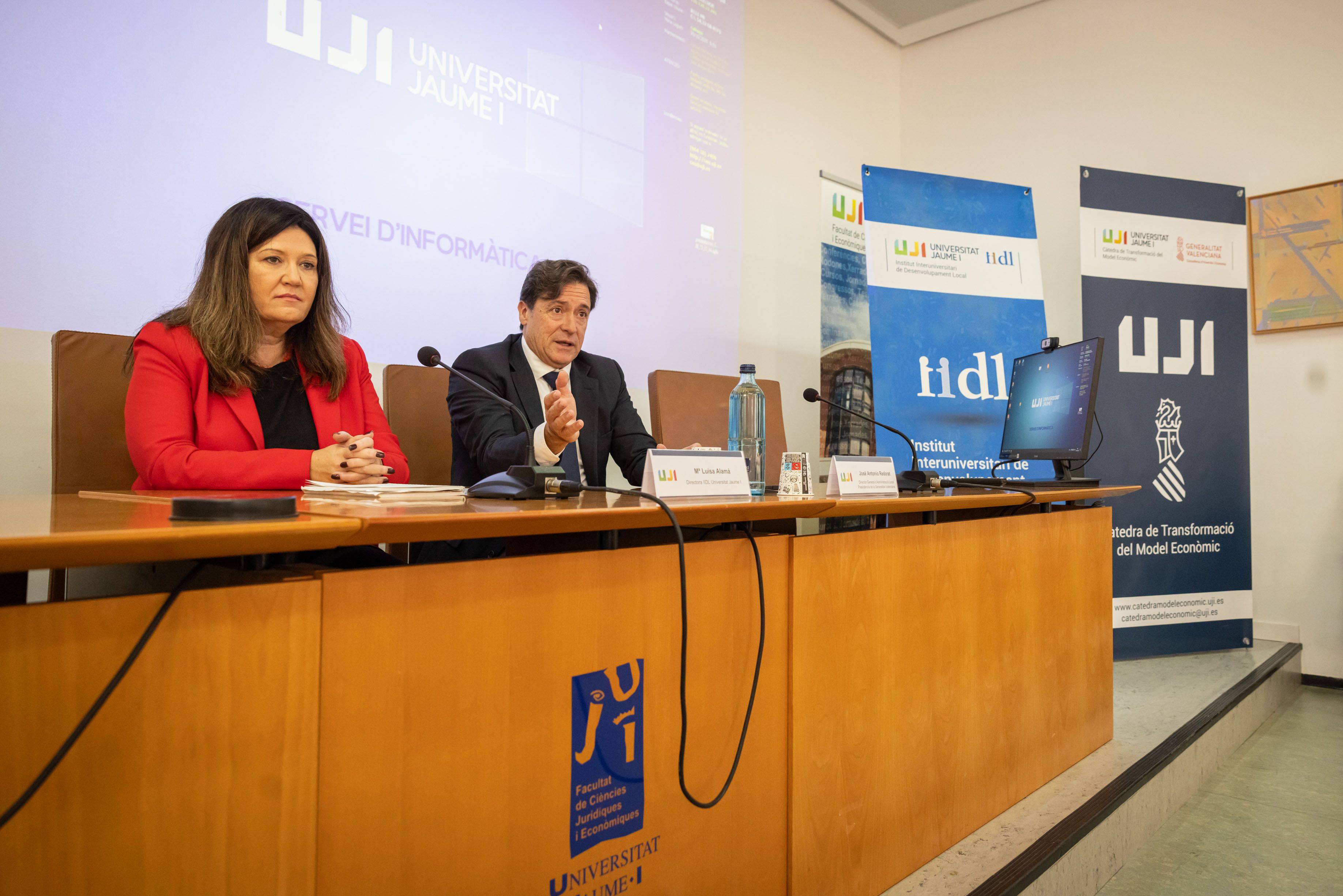 El director general d'Administració Local, José Antonio Redorat, en un acte