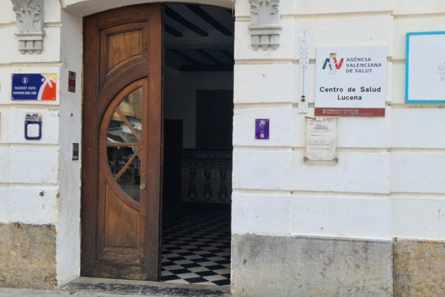 Accés al centre de salut de Lucena