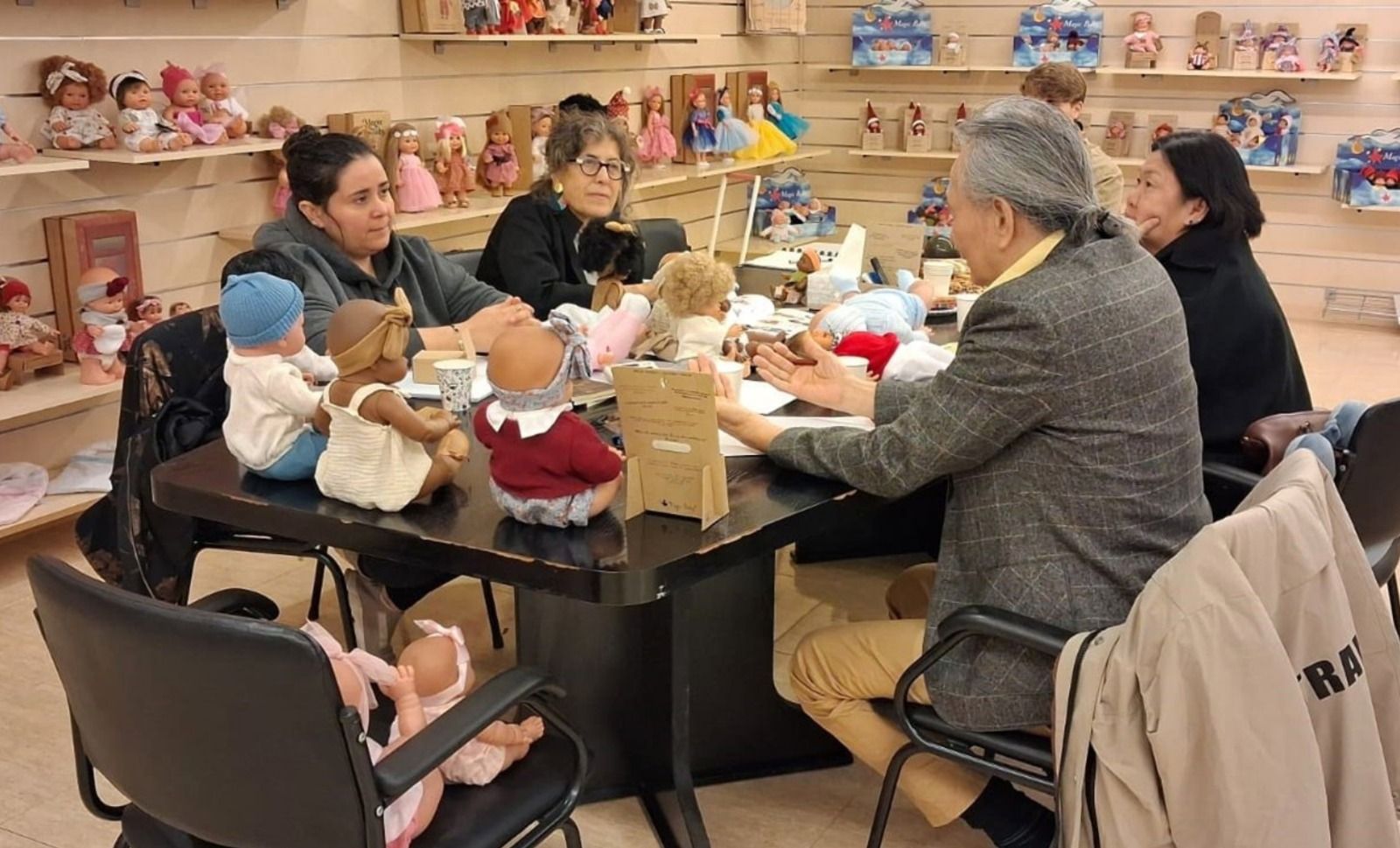 Empresas de Singapur y Tailandia conocen el juguete en la Comunitat Valenciana