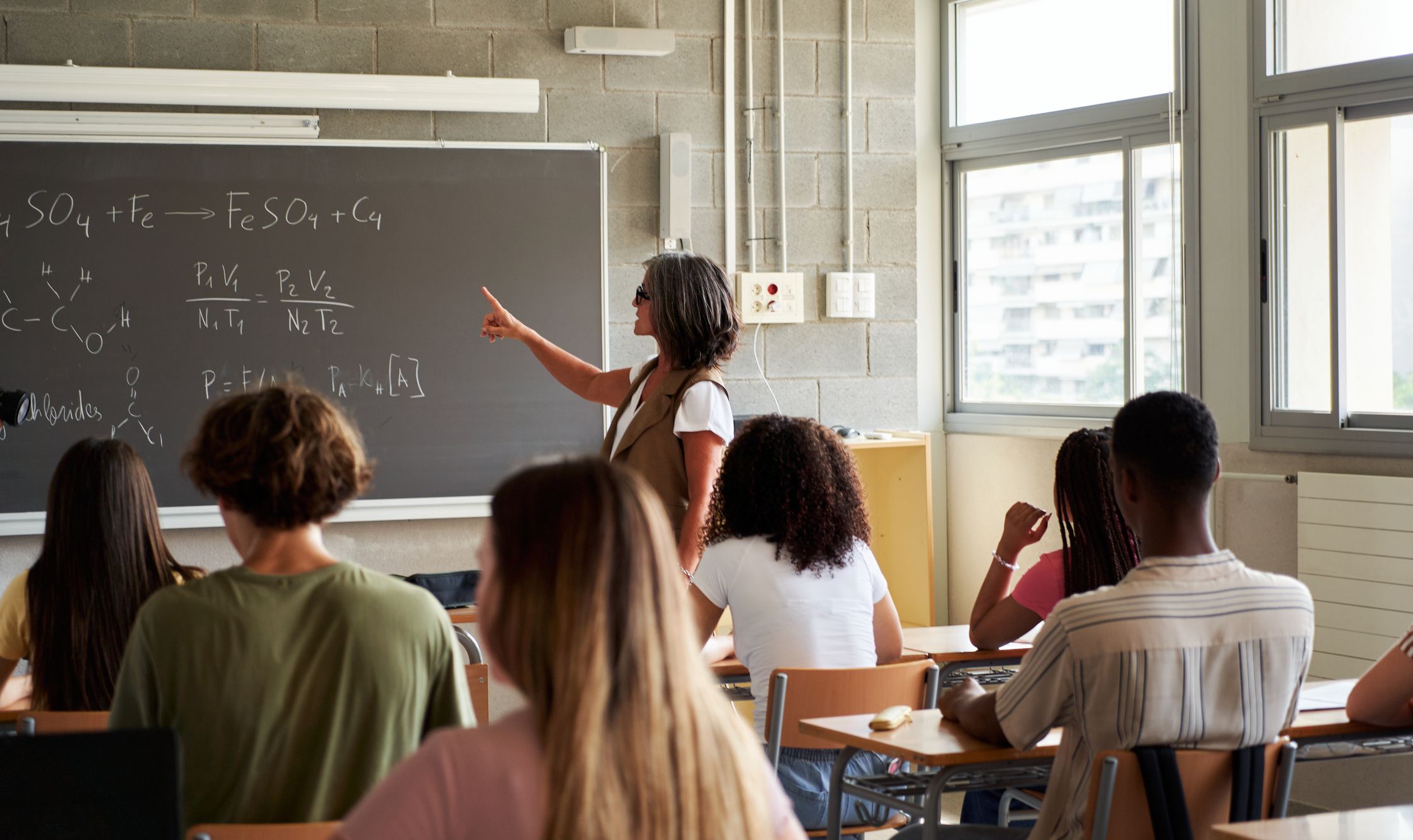 Una professora impartix una classe - Foto: GettyImages Una professora impartix una classe - Foto: GettyImages