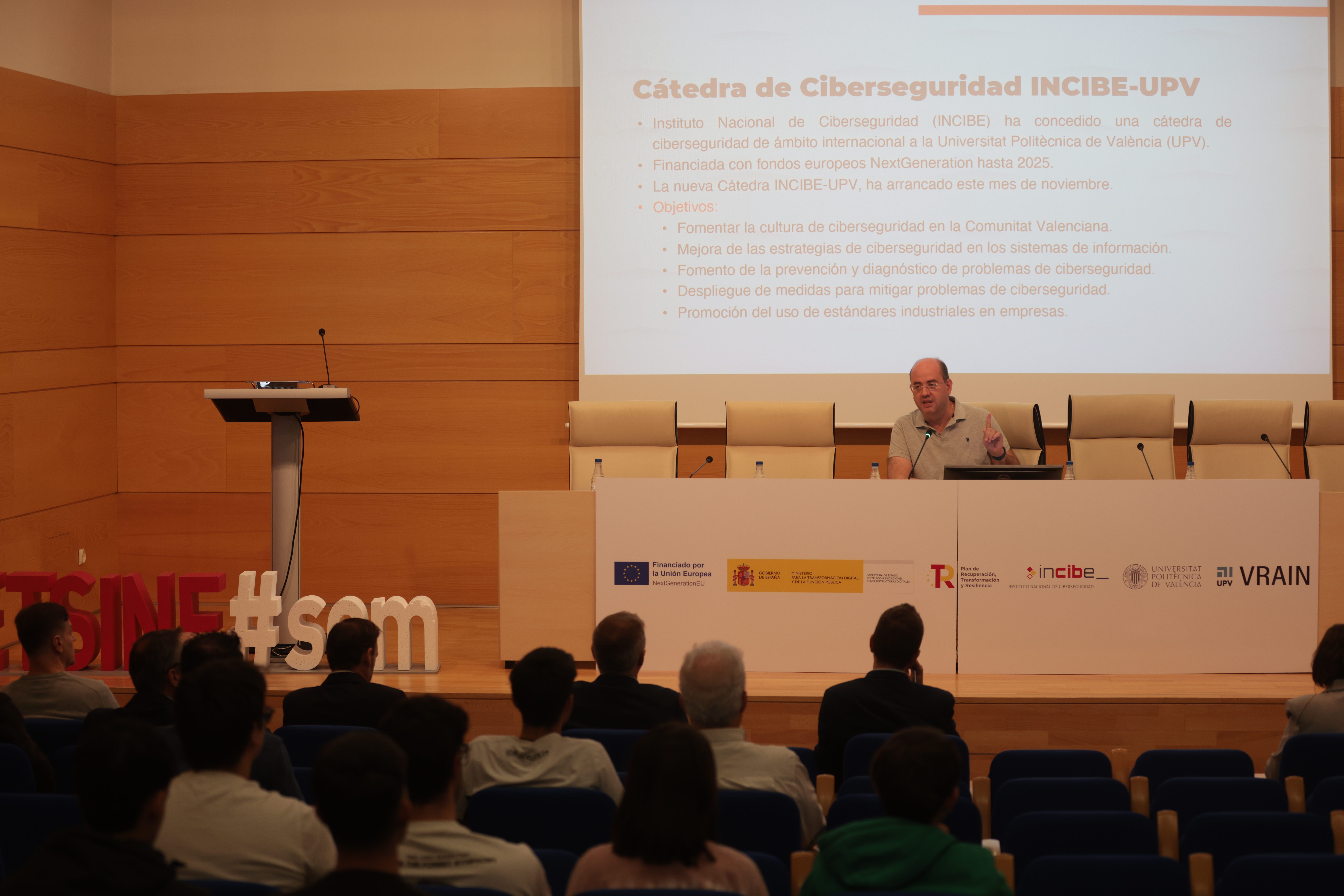 Santiago Escobar, director de la Cátedra de Ciberseguridad INCIBE UPV en la presentación de la jornada Santiago Escobar, director de la Cátedra de Ciberseguridad INCIBE UPV en la presentación de la jornada