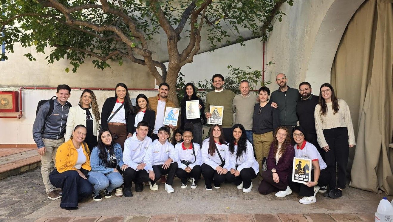Joves del Brasil i l'Horta Sud en una trobada per a parlar sobre les inundacions