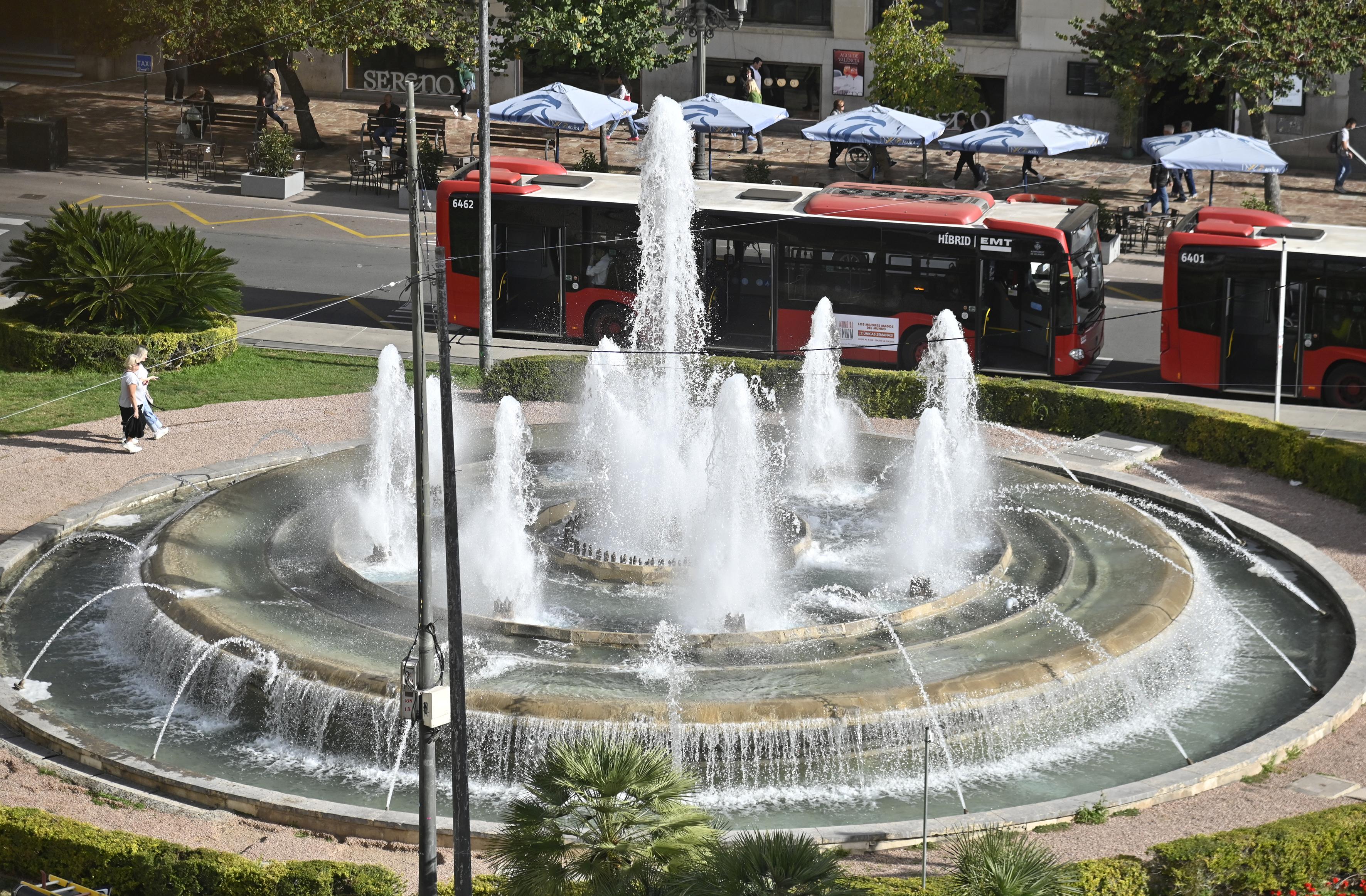 Fuente ornamental plaza Ayuntamiento de Valencia