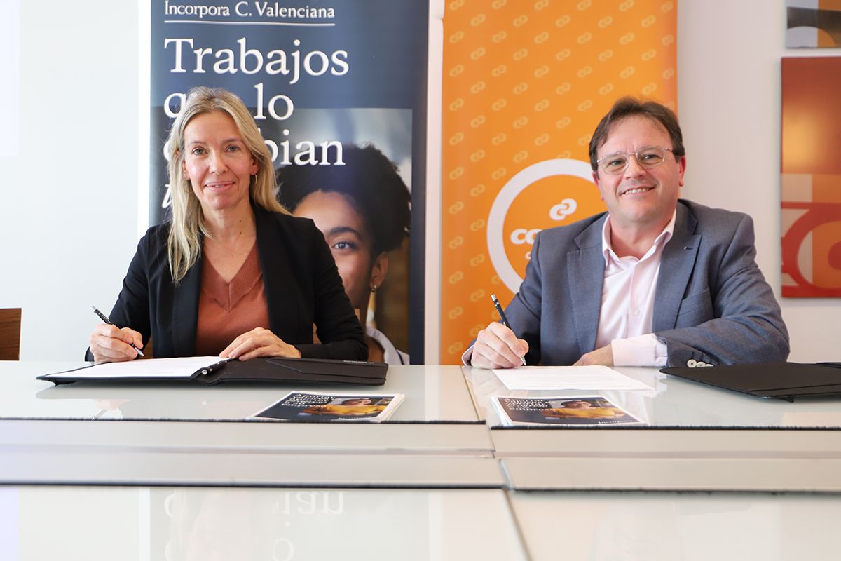 El director de Persones i Benestar de Consum, Pedro Hernández, i la directora de l'Àrea d'Inclusió Social de la Fundació ”la Caixa”, Núria Danés. El director de Persones i Benestar de Consum, Pedro Hernández, i la directora de l'Àrea d'Inclusió Social de la Fundació ”la Caixa”, Núria Danés.