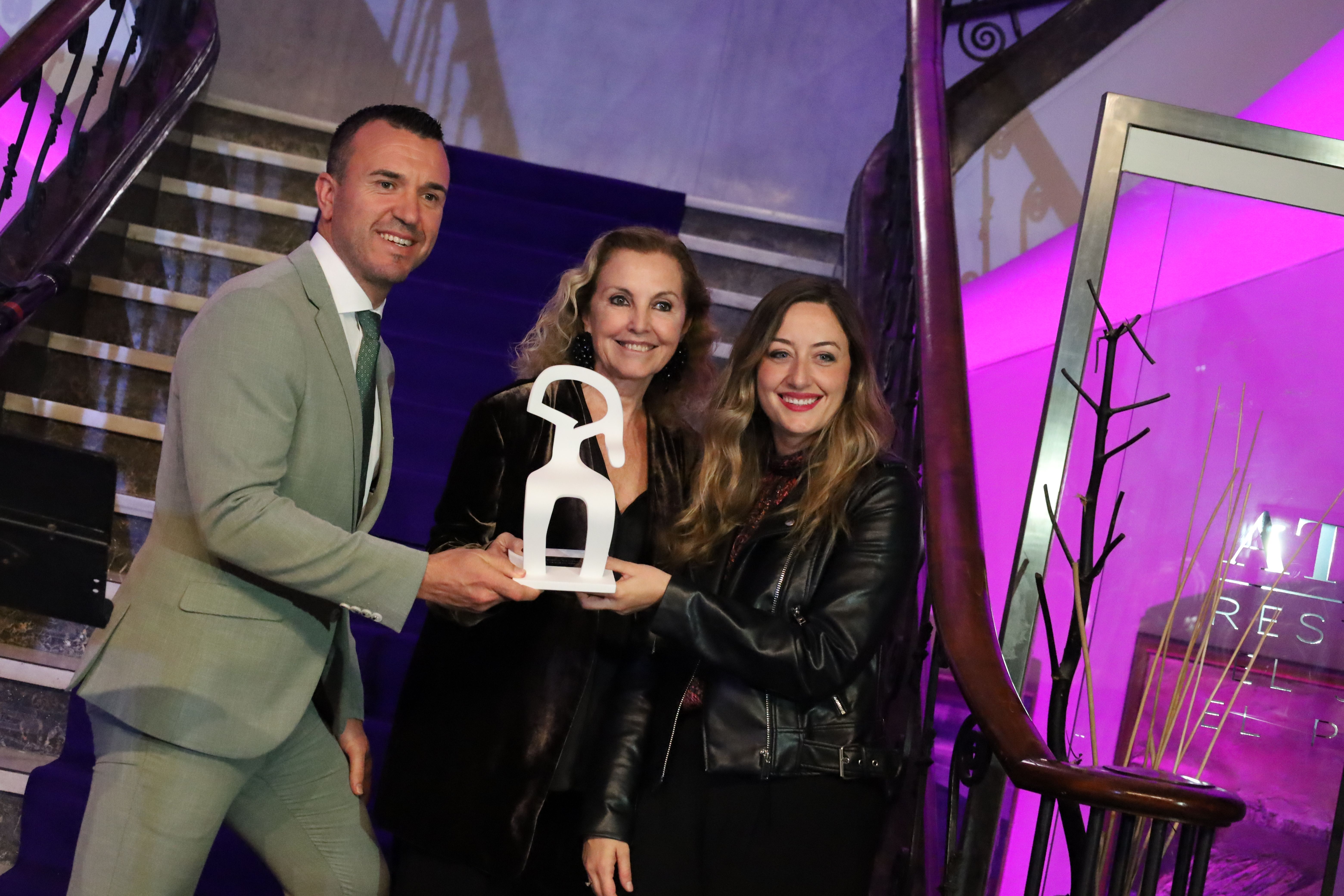 Lliurament del Premi Entitat d'AVETID al teatre Escalante Lliurament del Premi Entitat d'AVETID al teatre Escalante