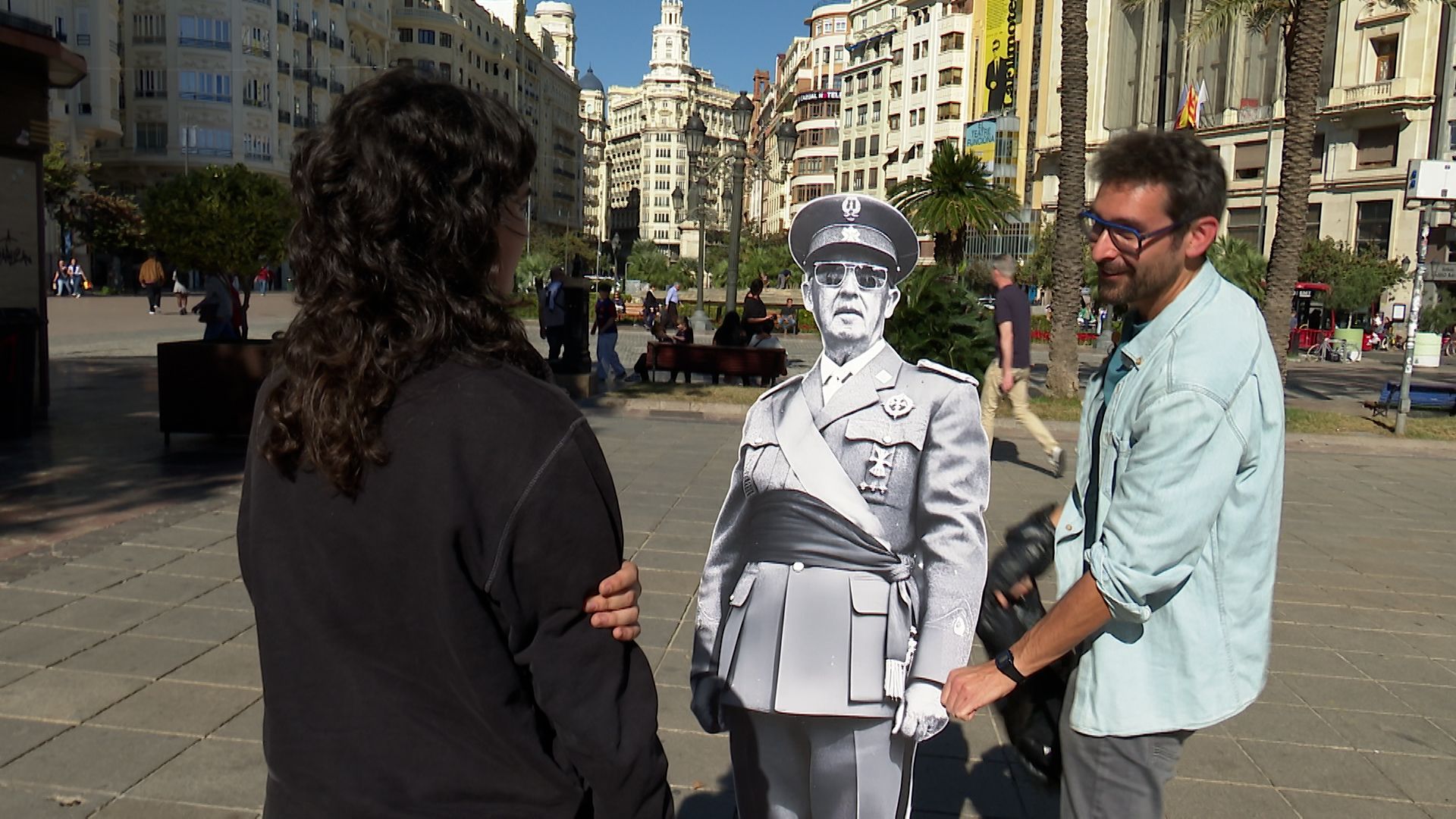 ‘El retrovisor’ aborda las causas del franquismo en la sociedad actual