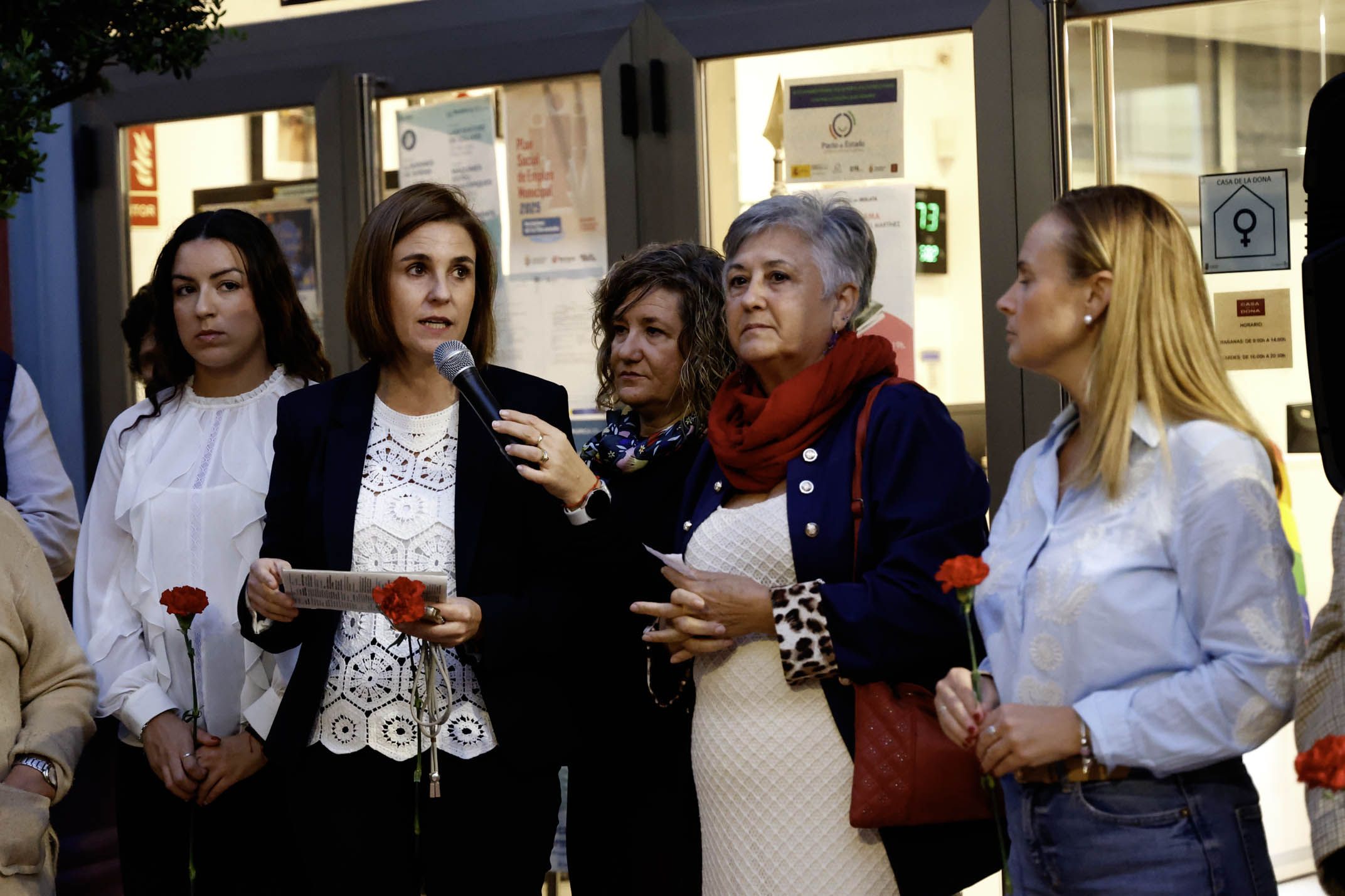 La vicealcaldessa i regidora de Polítiques d'Igualtat de Mislata, María Luisa Martínez Mora, en un acte del 25N