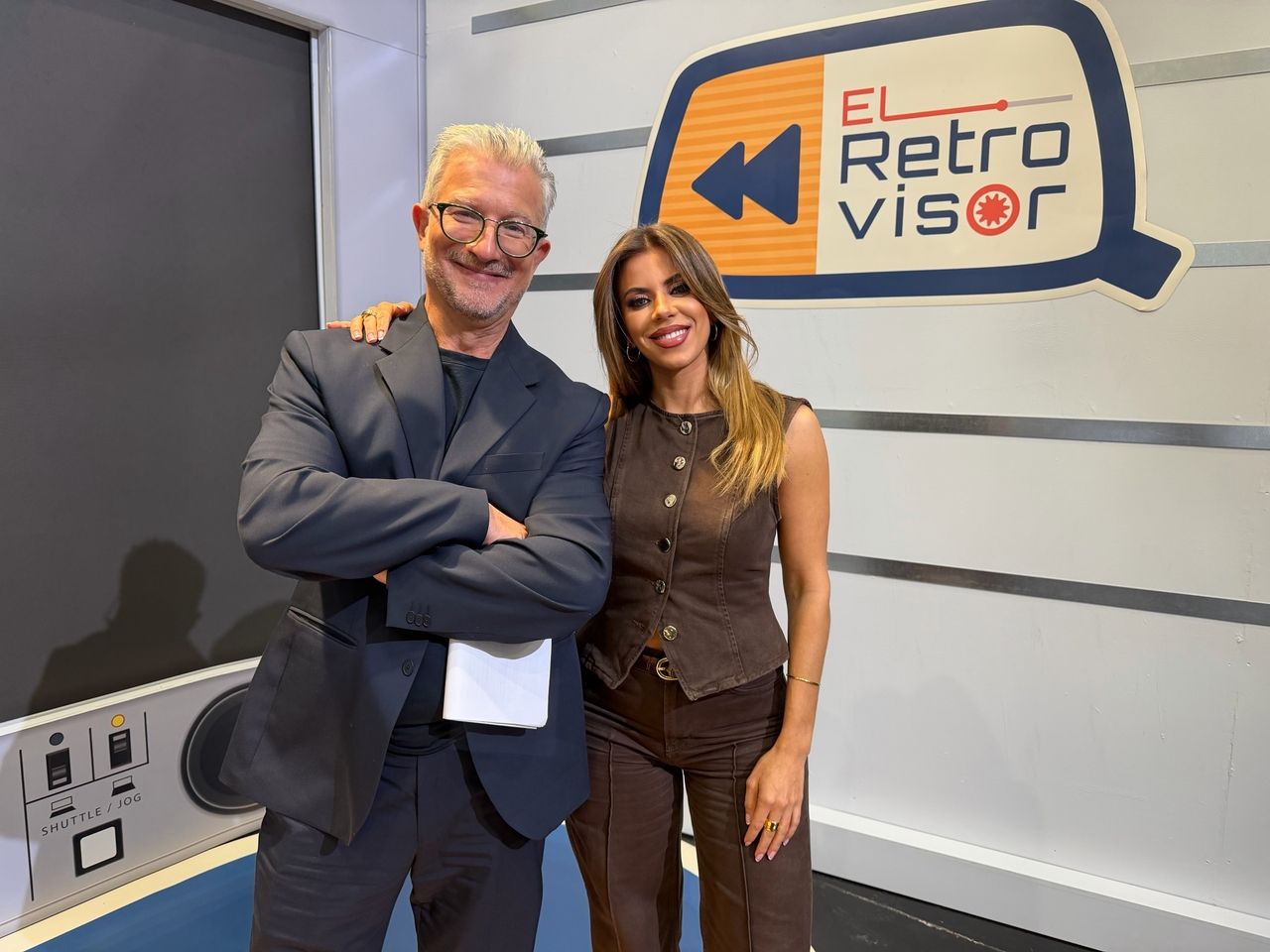 Josep Ramon Lluch i Anaïs Ordóñez, presentadors d'El retrovisor