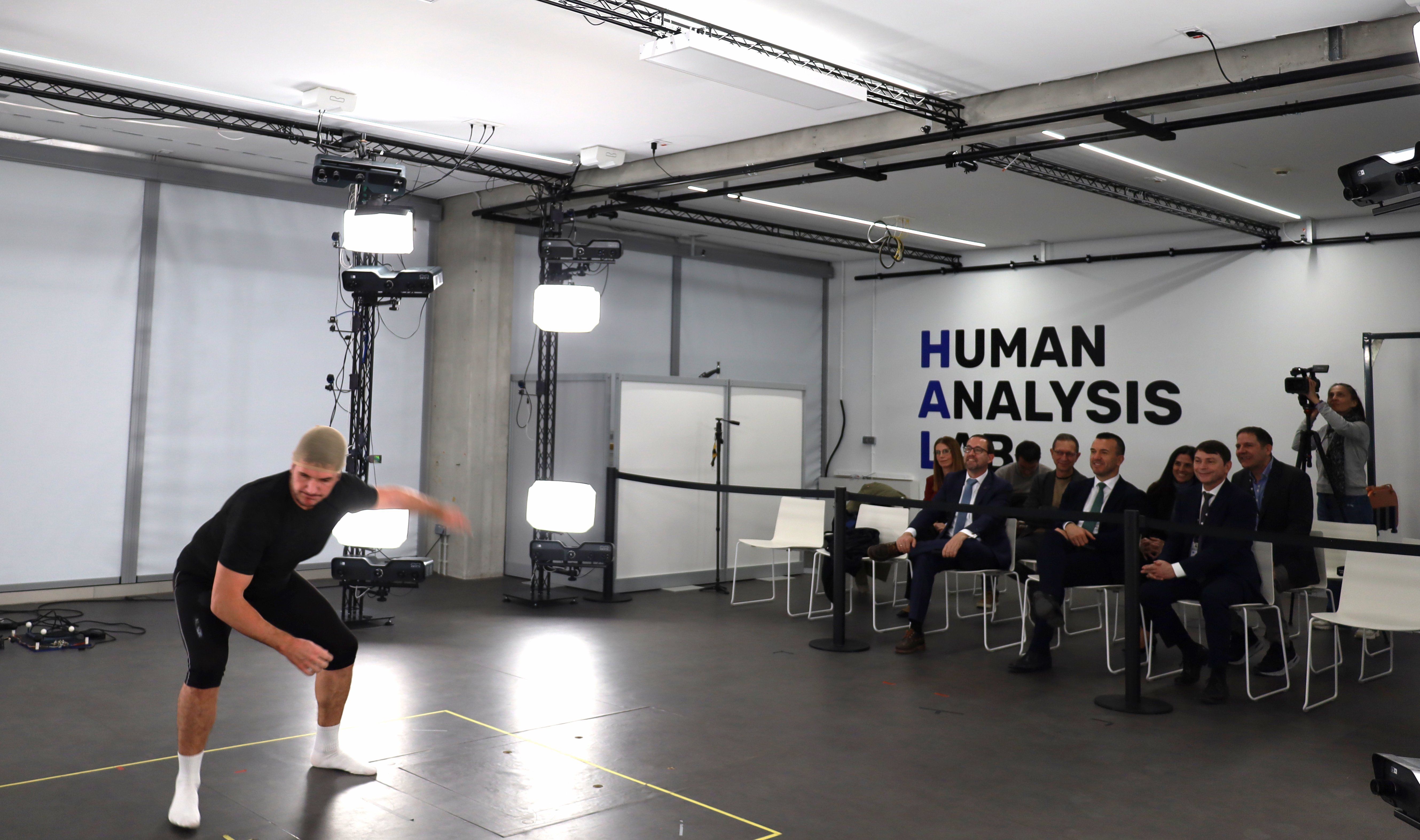 Vicent Mompó en el Institudo de Biomecánica