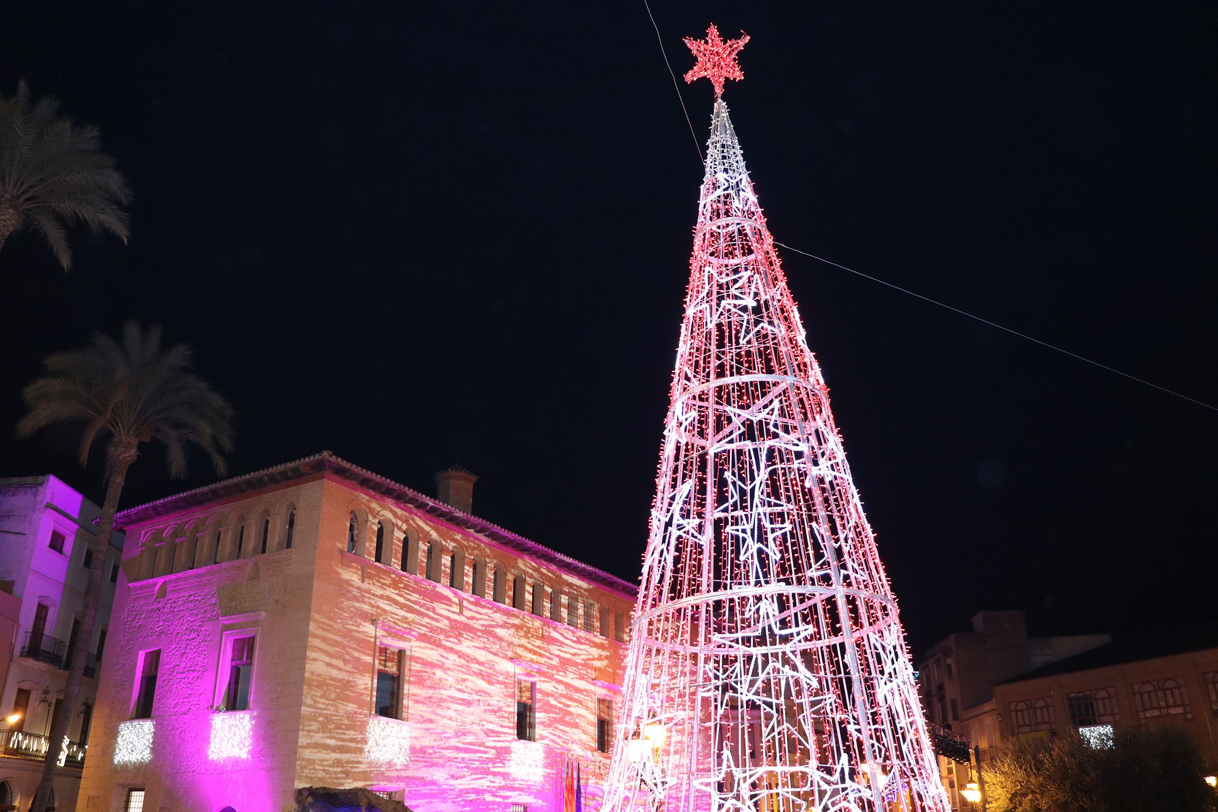 Arbre nadal enfront de Ca la Vila de Llíria