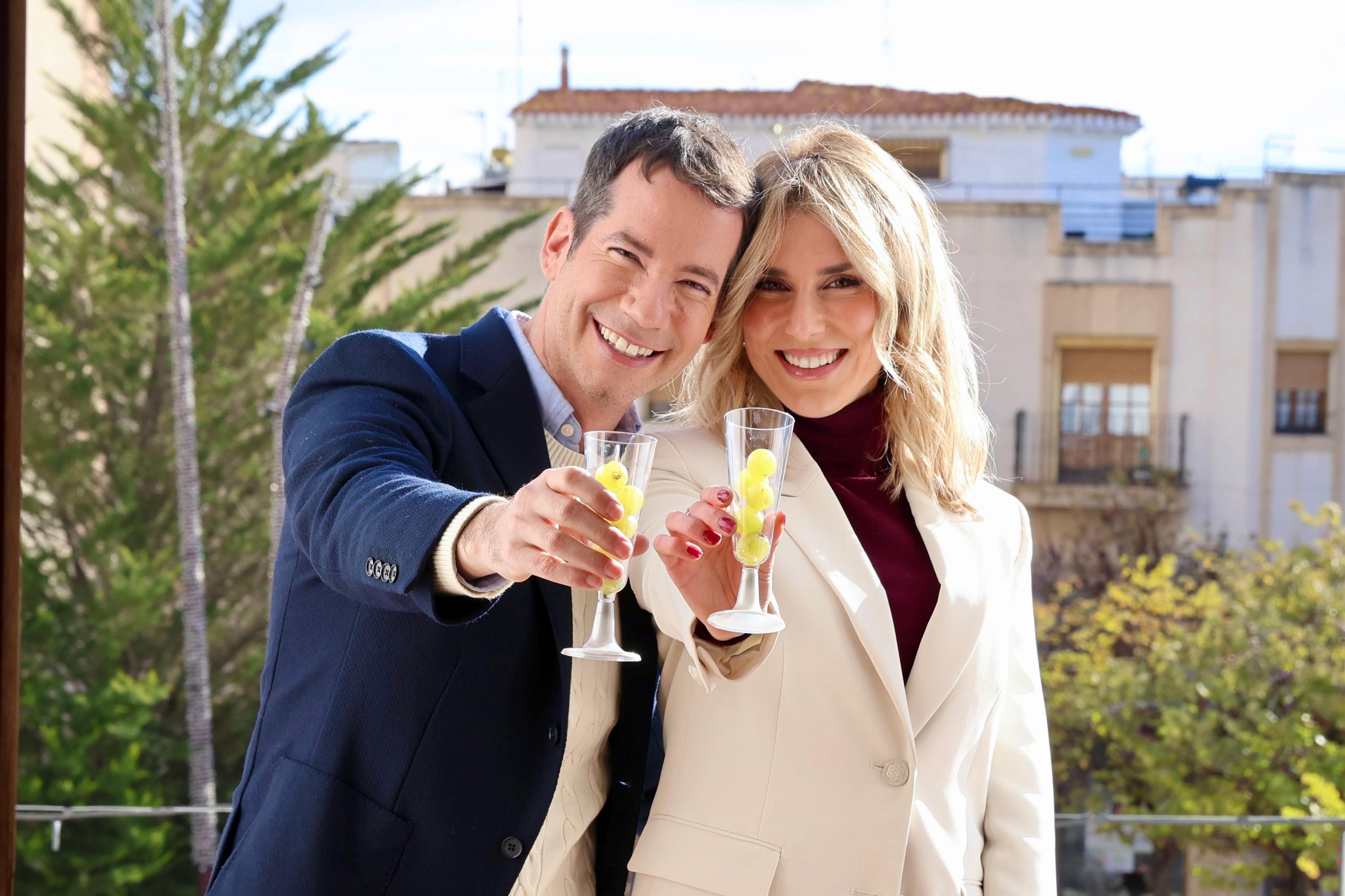 María Fuster y Ferran Cano retransmitirán las Campanadas 2026 en À Punt