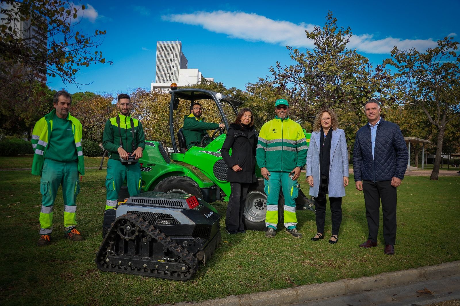 Torrent presenta equipos de última generación para el mantenimiento de zonas verdes