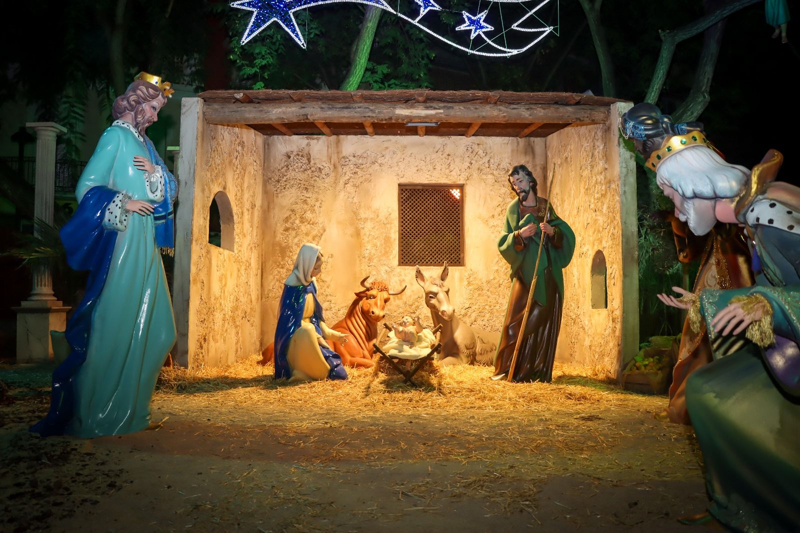 Belén monumental en la plaza Cortes Valencianas de Torrent